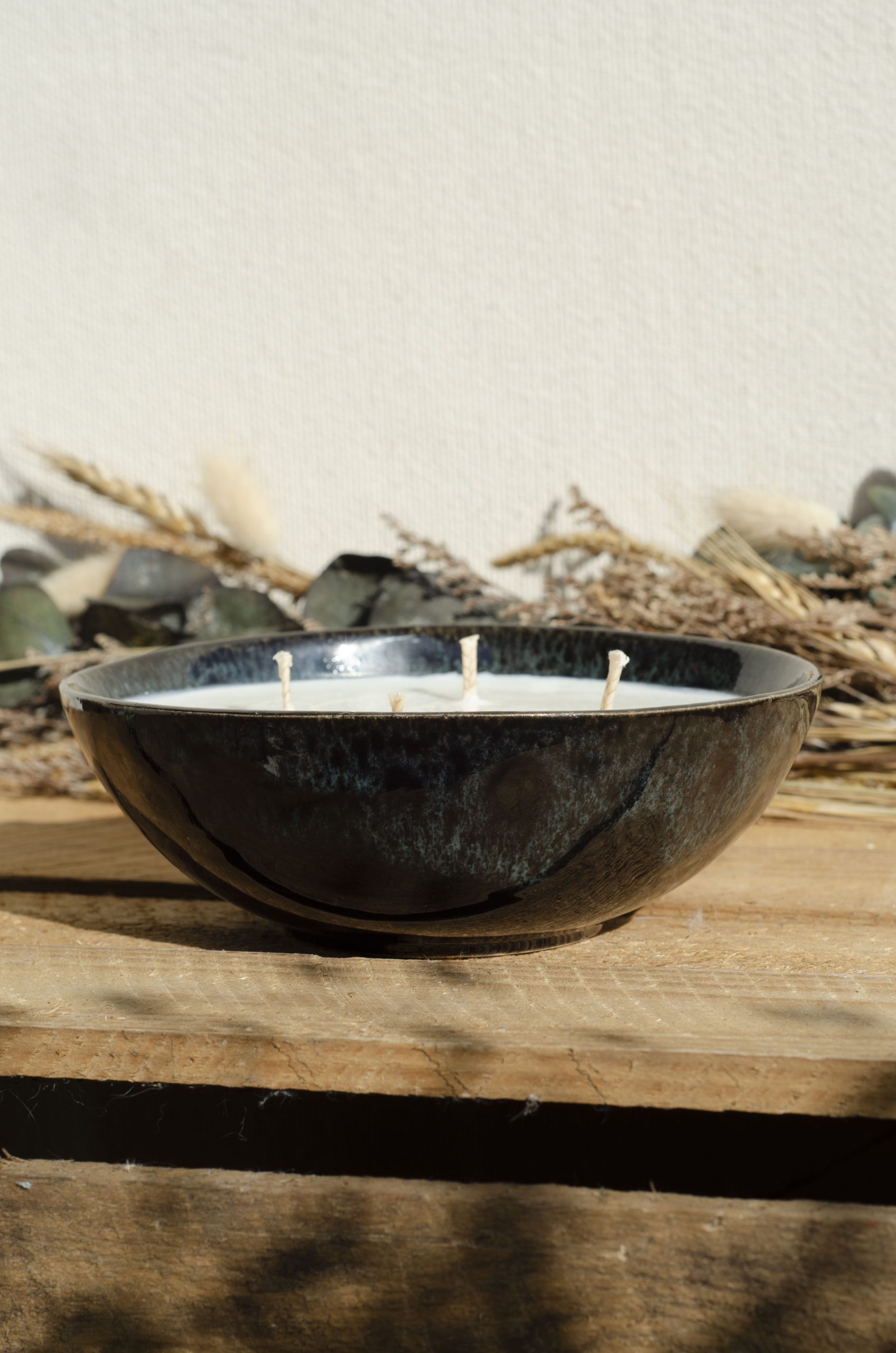 Bougie bol irrégulier noir profond reflets bleutés – Image 3